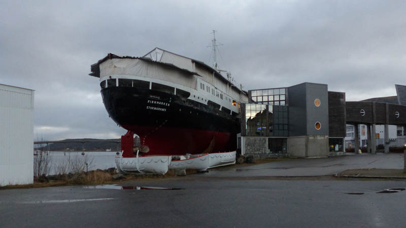 Stokmarknes Hurtigruten-Hus und MS Finnmarken