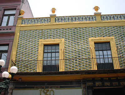 Puebla - Fasade mit kolonialen Talavera-Kacheln