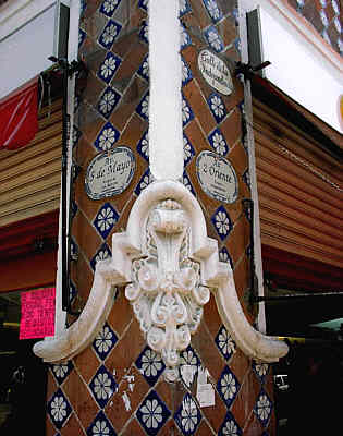 Puebla - Fasade mit kolonialen Talavera-Kacheln