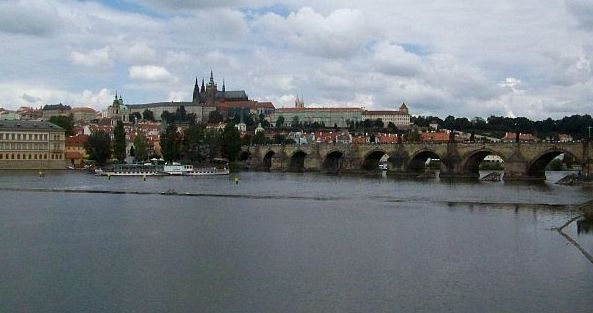 Karlbrücke und Hradschin