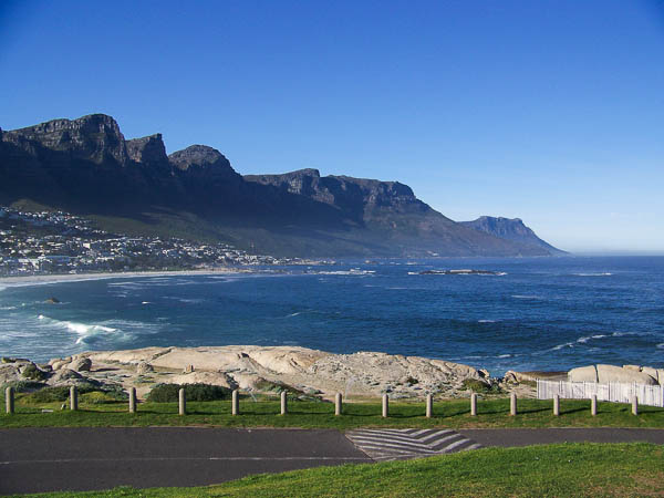 Blick auf das Tafelbergmassiv sowie auf Lions Head